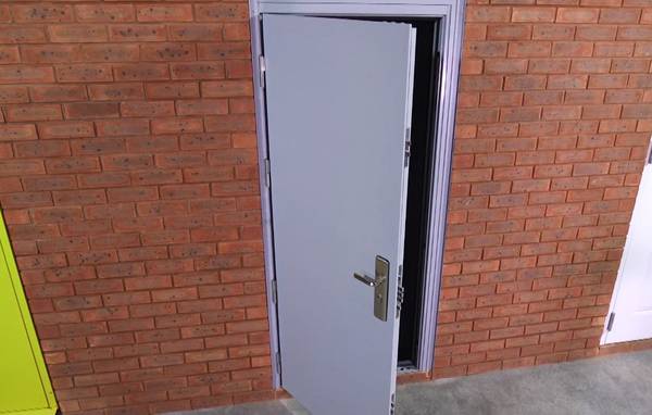 Дверь установлена Дверь установлена