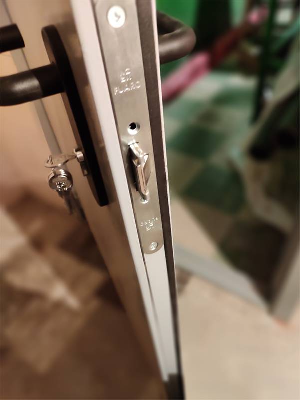 Дверной замок Дверной замок