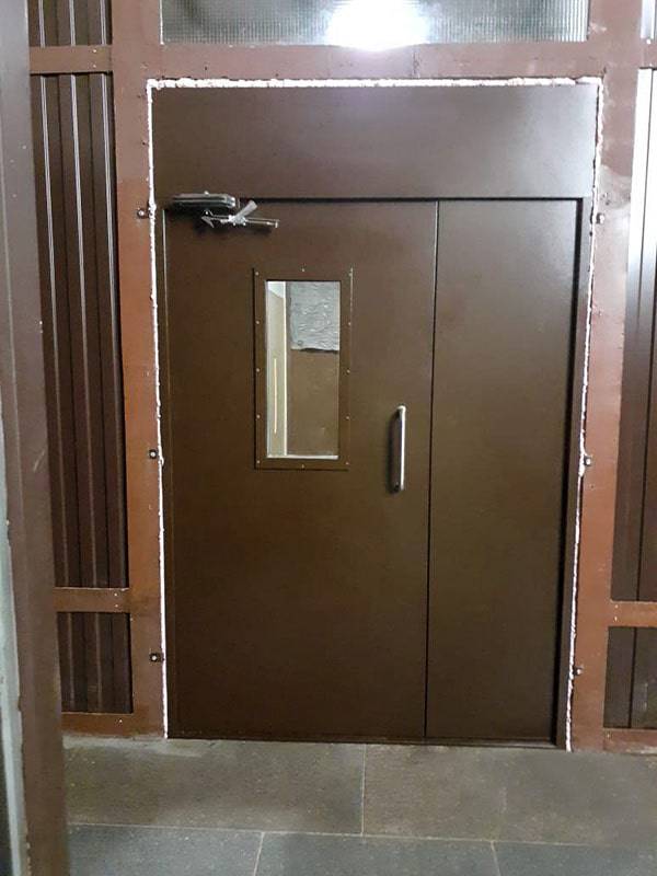 Фото двери с фрамугой и стеклом Фото двери с фрамугой и стеклом