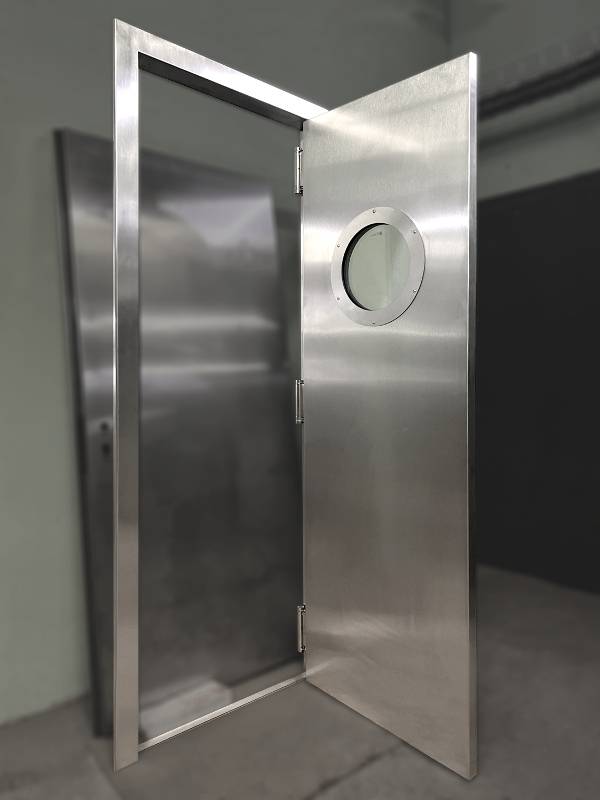 Общий вид маятниковой двери Общий вид маятниковой двери