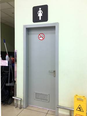 Огнеупорная дверь с вентиляцей Огнеупорная дверь с вентиляцей