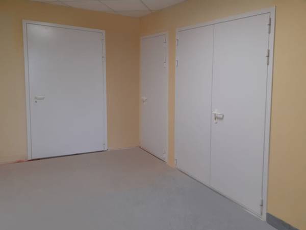 Огнеупорные двери в больнице (ул. 3-я Черепковская)