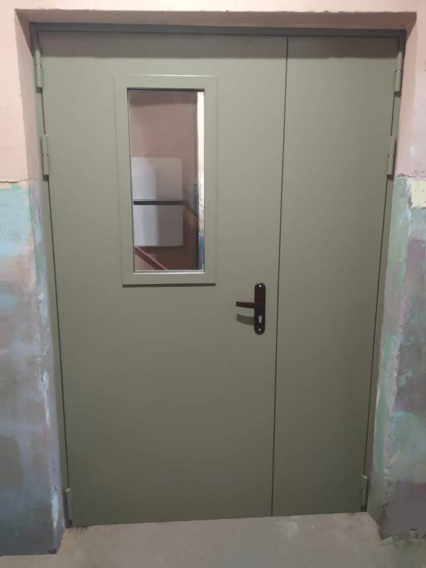 Подъездная дверь, фото снаружи (ул. Архитектора Власова) Подъездная дверь, фото снаружи (ул. Архитектора Власова)