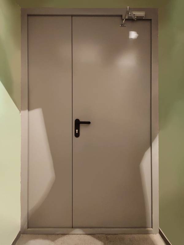 Полуторастворчатая дверь, фото изнутри Полуторастворчатая дверь, фото изнутри