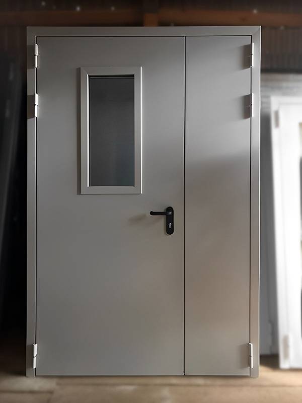 Полуторная дверь со стеклом Полуторная дверь со стеклом