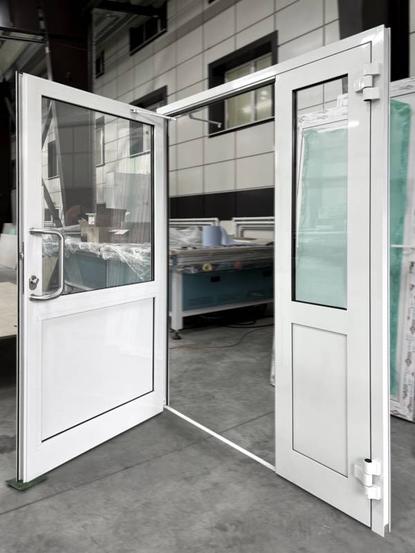 Полуторная алюминиевая противопожарная дверь EIWS 60 Полуторная алюминиевая противопожарная дверь EIWS 60