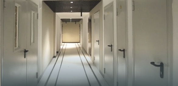 Установлена техническая дверь с повышенной степенью защиты в офисном здании