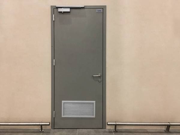 Техническая дверь с вентиляцией Техническая дверь с вентиляцией