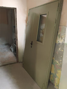 Дверь перед монтажом Дверь перед монтажом