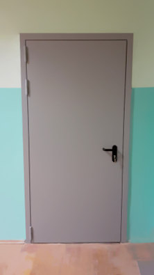 Однопольная дверь снаружи Однопольная дверь снаружи