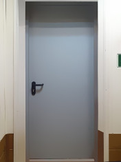 Однопольная глухая дверь, фото внутренней стороны Однопольная глухая дверь, фото внутренней стороны