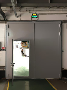 Ворота с внешней стороны Ворота с внешней стороны